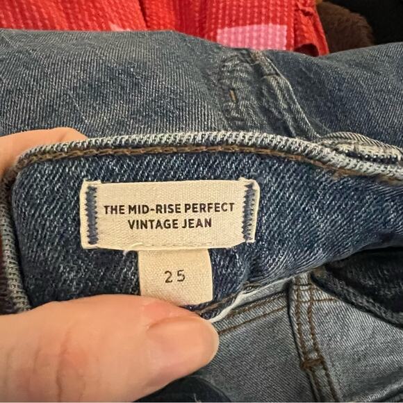 Madewell The Mid-Rise Perfect Vintage Jean in Ainsdale Wash: Knee-Rip Edition - Picture 6 of 7